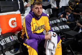 欧博官网-东契奇回归赛场，连败首场状态亮眼，DWG观众沸腾！的简单介绍