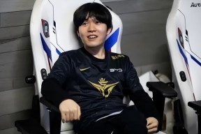 欧博-包含Rookie迎来二十赛季高光表现，FPX球迷沸腾！的词条