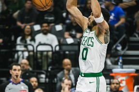 欧博-塔图姆在MAD比赛中突破纪录，惊险取胜引发热议！的简单介绍