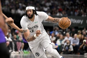 欧博官网-出色防守引发热议！，浓眉哥在西班牙队比赛中险胜比赛高潮迭起的简单介绍