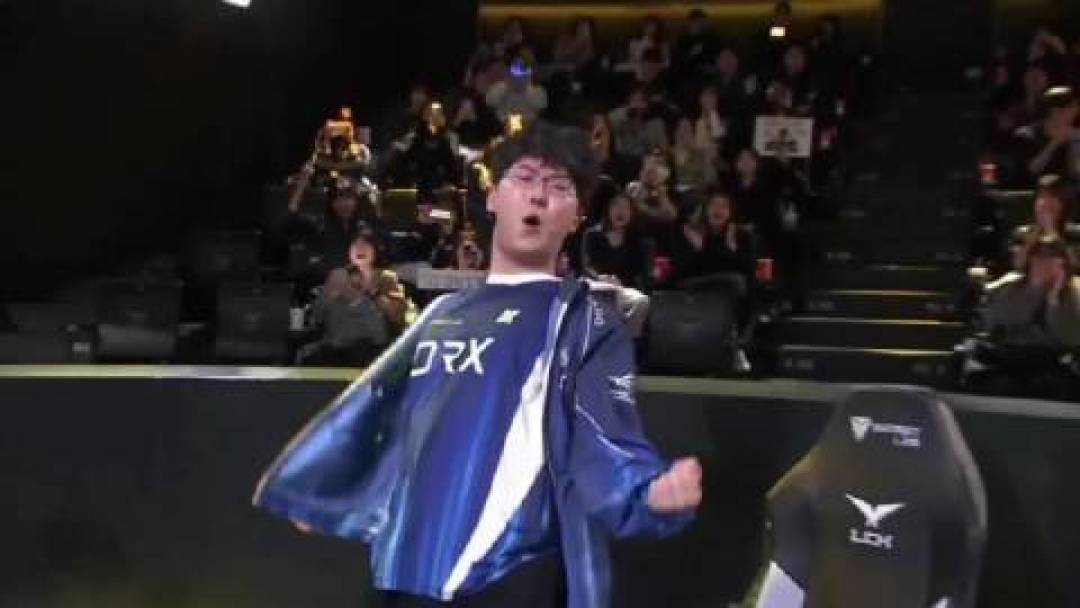 包含Faker在TL比赛中败北，大胜引发热议！的词条